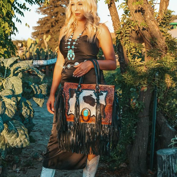 The Nashville Gunner a Haute Southern Hyde by Beth Marie Exclusive - Picture 6 of 11